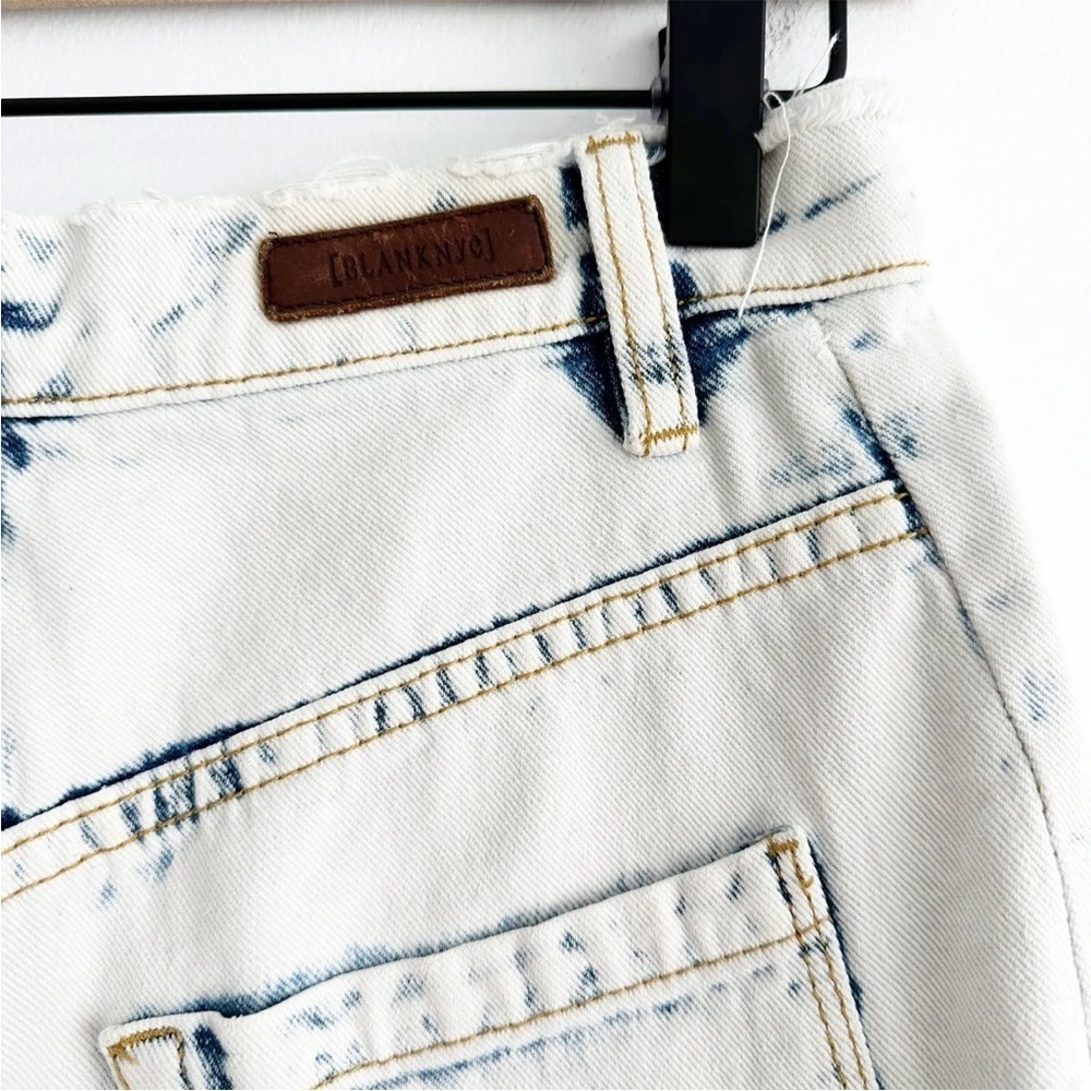 Blank NYC Women's High Waisted Front Pleat Acid Wash Distressed Jeans Size 25 - Picture 7 of 14